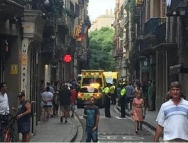 Μαρτυρίες από την τρομοκρατική επίθεση στην Βαρκελώνη: «Ήταν μία κόλαση αίματος- Εκατοντάδες άνθρωποι έτρεχαν γρήγορα»